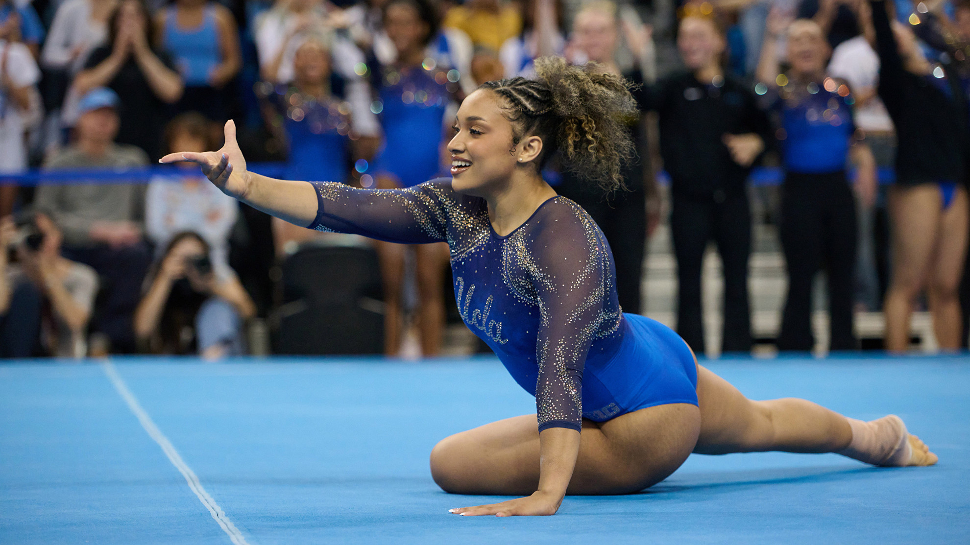 Sydney Barros ends her floor exercise routine